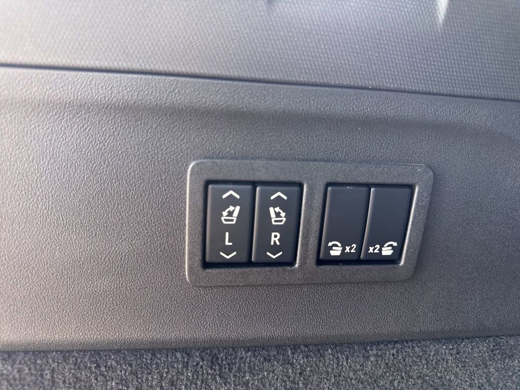 Used 2025 Cadillac Escalade IQ Luxury 1 AWD/4WD image 32