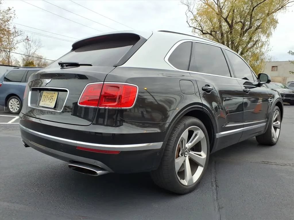 Used 2018 Bentley Bentayga AWD/4WD image 3