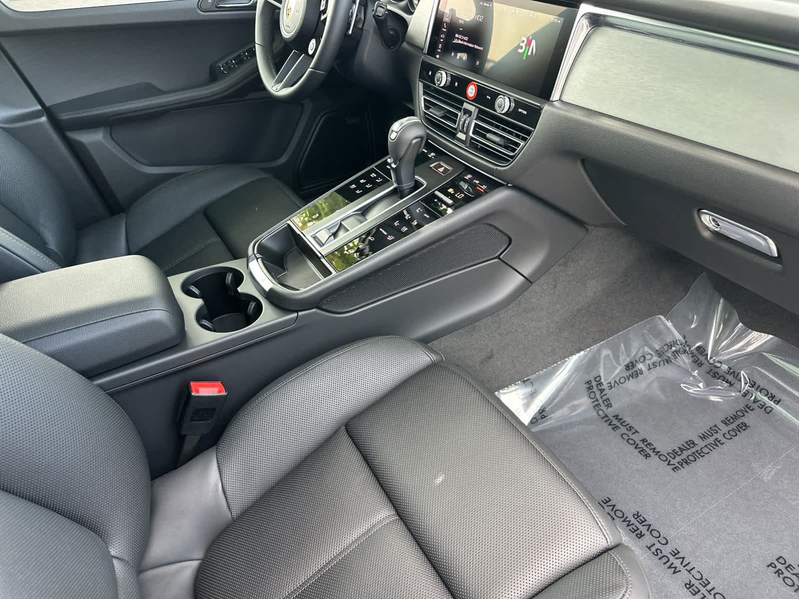 New 2026 Porsche Macan AWD/4WD image 17