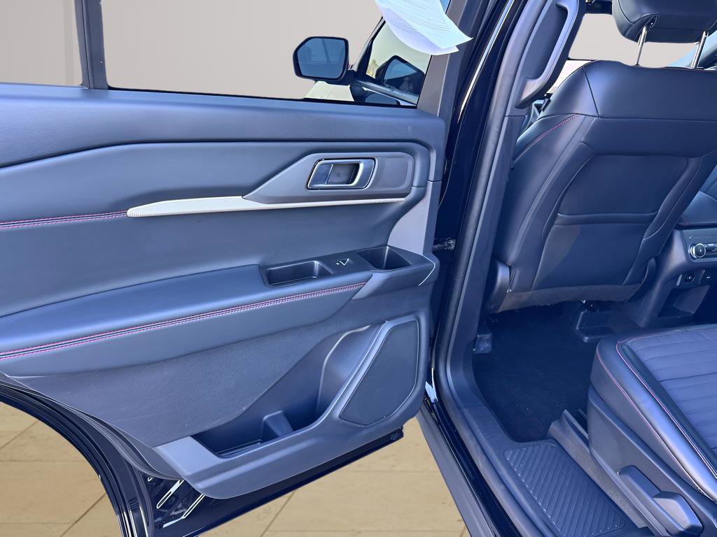 Used 2025 Ford Explorer ST-Line w/ ST-Line Street Pack AWD/4WD image 29