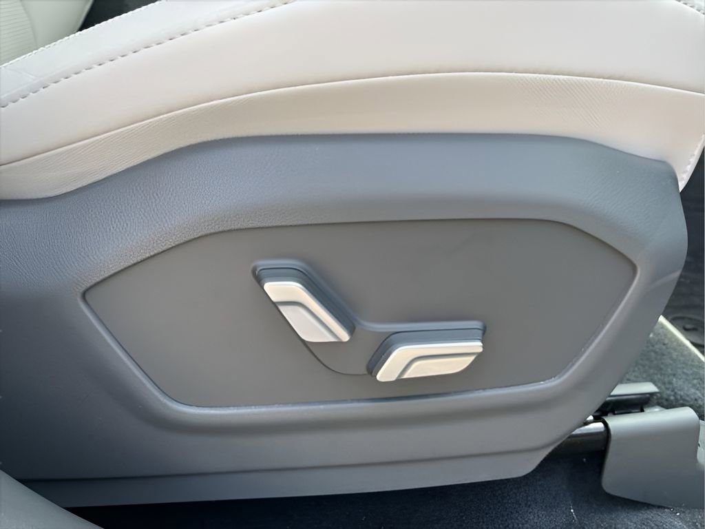 Used 2025 Hyundai Santa Fe Calligraphy image 18