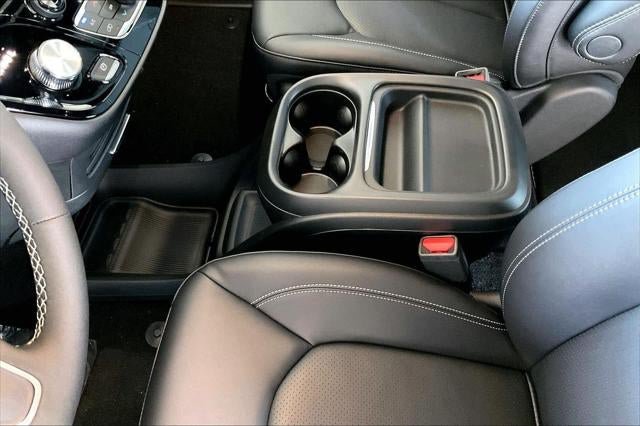 New 2027 Chrysler Pacifica Select FWD image 22