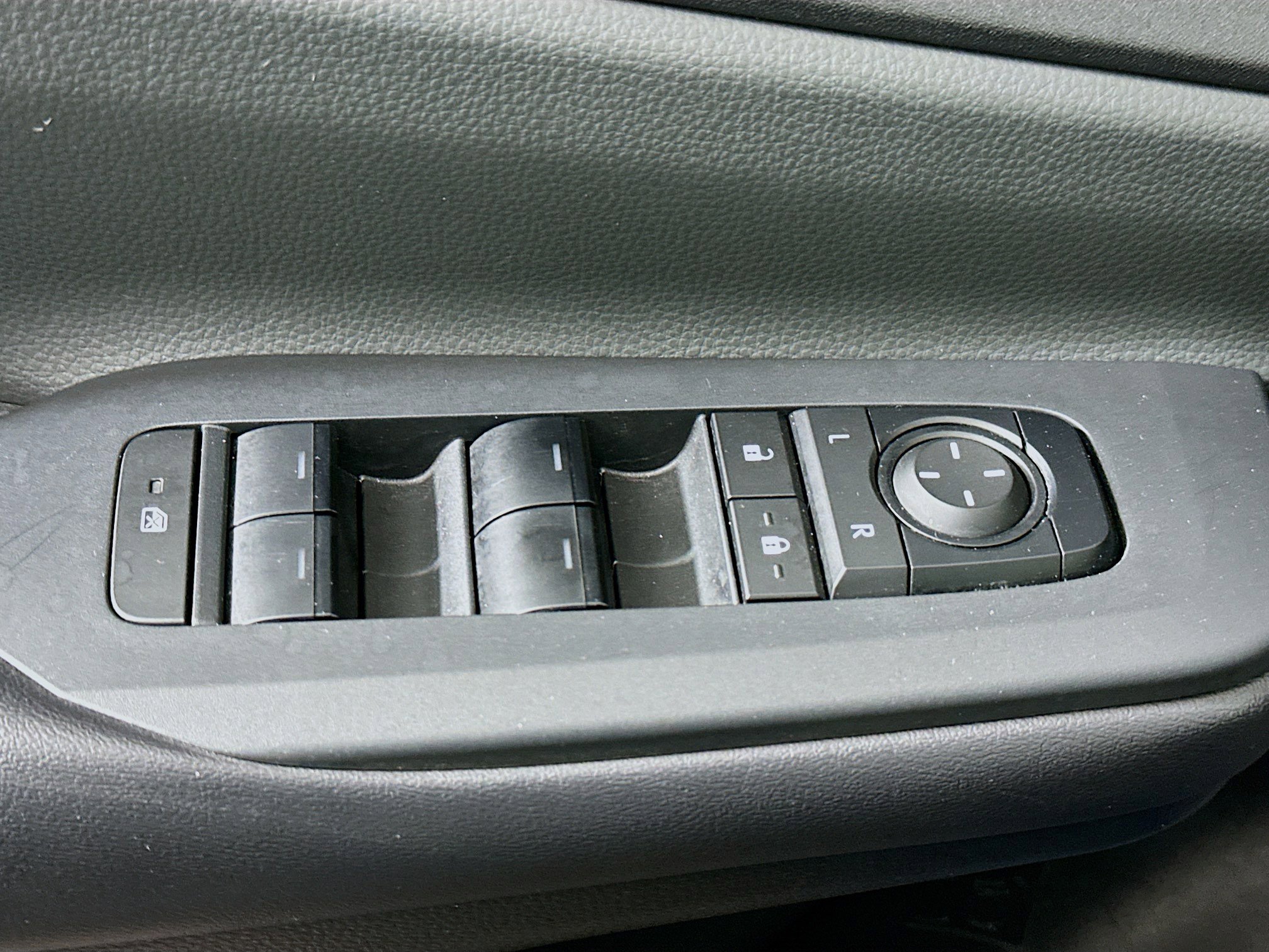 Used 2024 Toyota Prius LE image 15