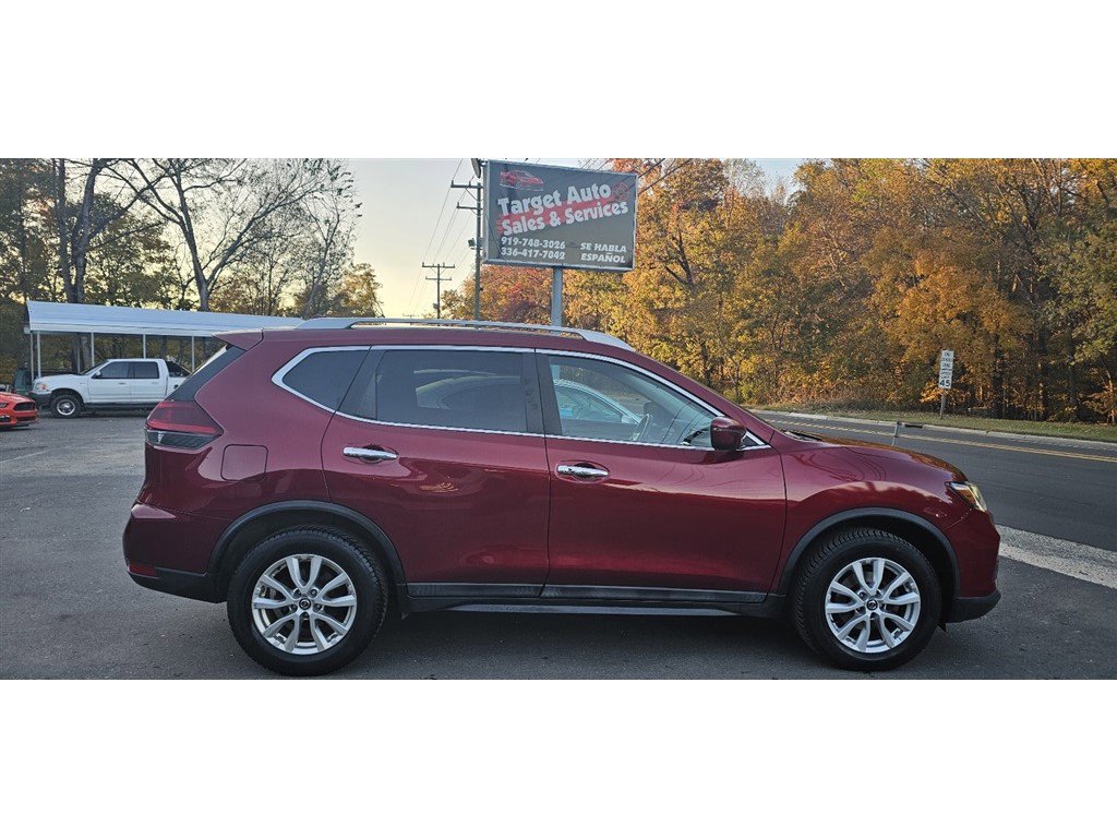 Used 2018 Nissan Rogue SV image 4