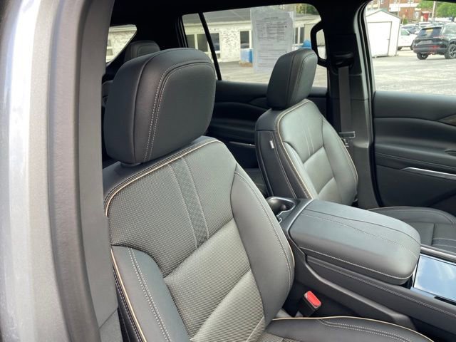 Used 2025 Chevrolet Traverse High Country image 34