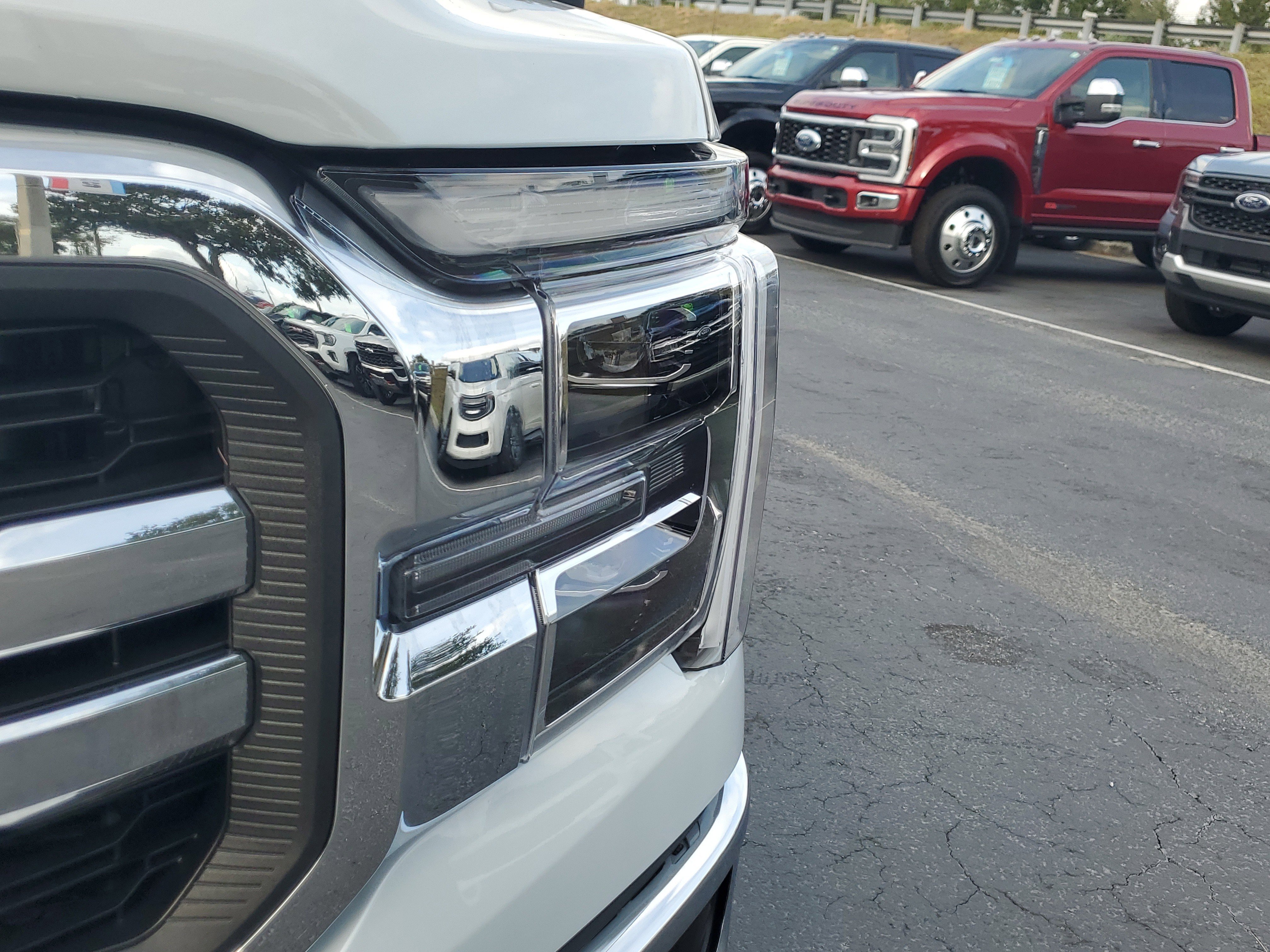 Used 2025 Ford F150 Lariat w/ Equipment Group 501A Mid image 3