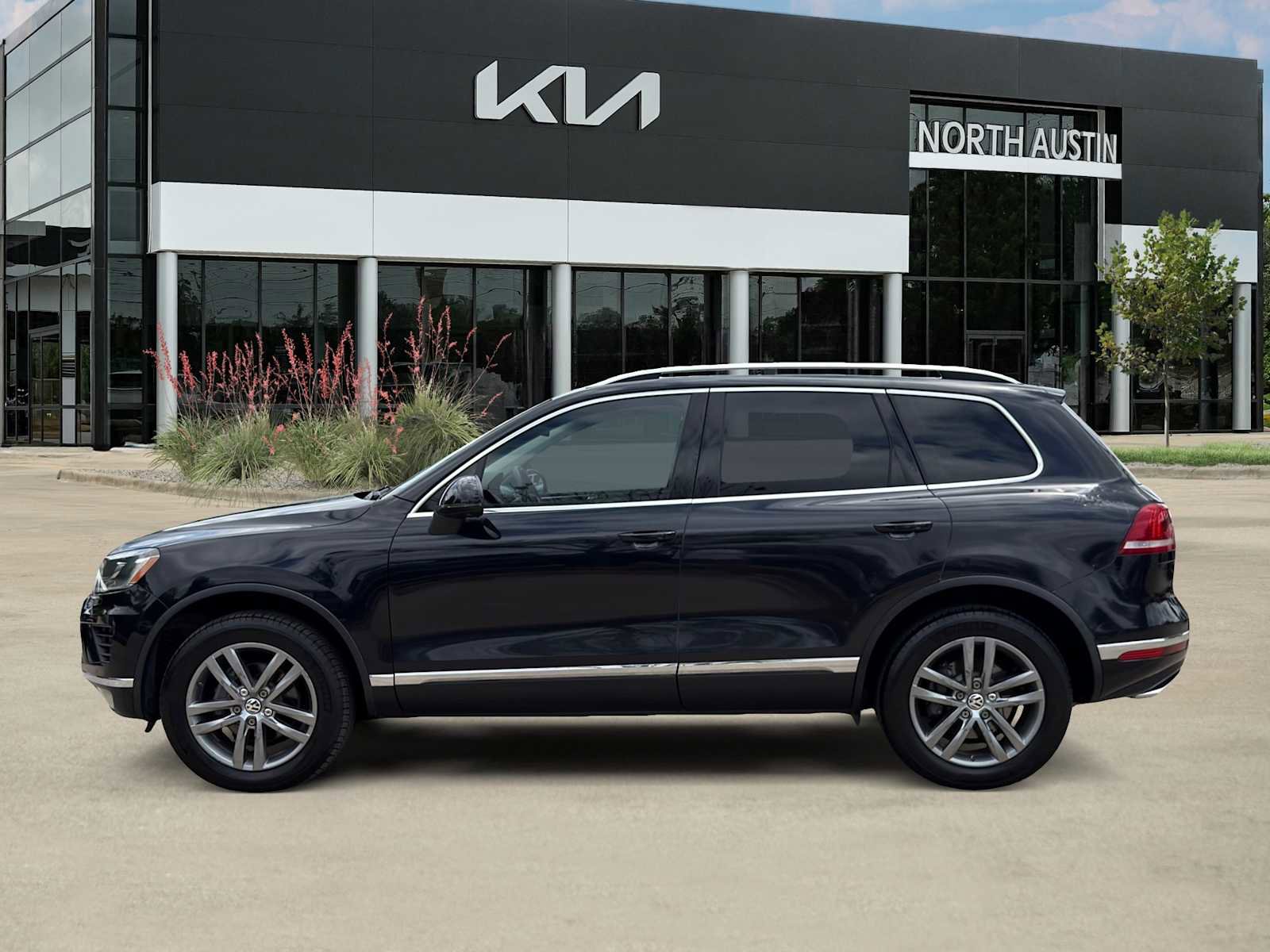 Used 2015 Volkswagen Touareg TDI AWD/4WD image 5