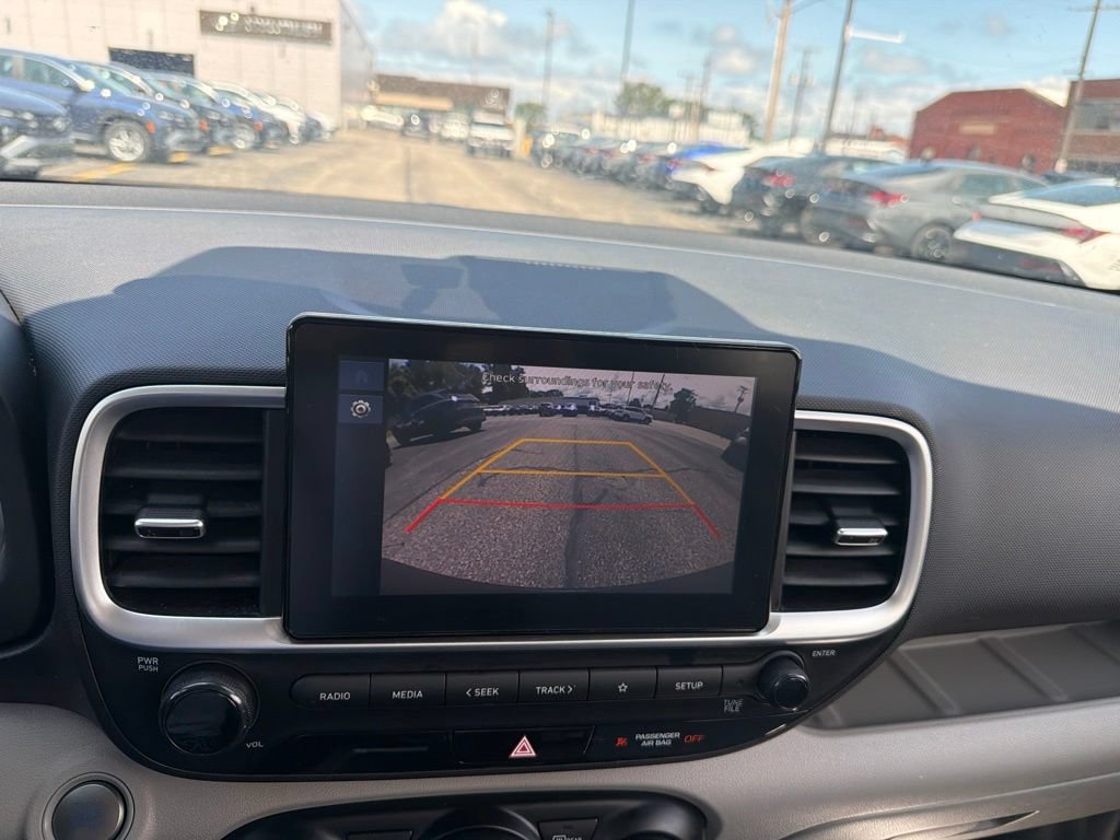 Certified 2024 Hyundai Venue SEL FWD image 25