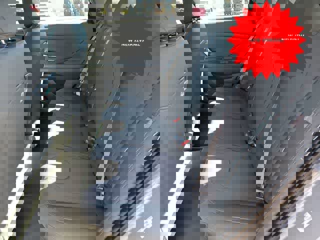 Used 2025 Hyundai Elantra SE image 11