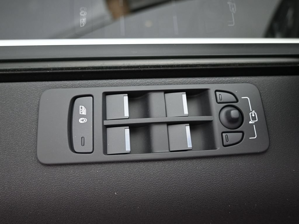 New 2026 Land Rover Discovery Sport Landmark AWD/4WD image 19