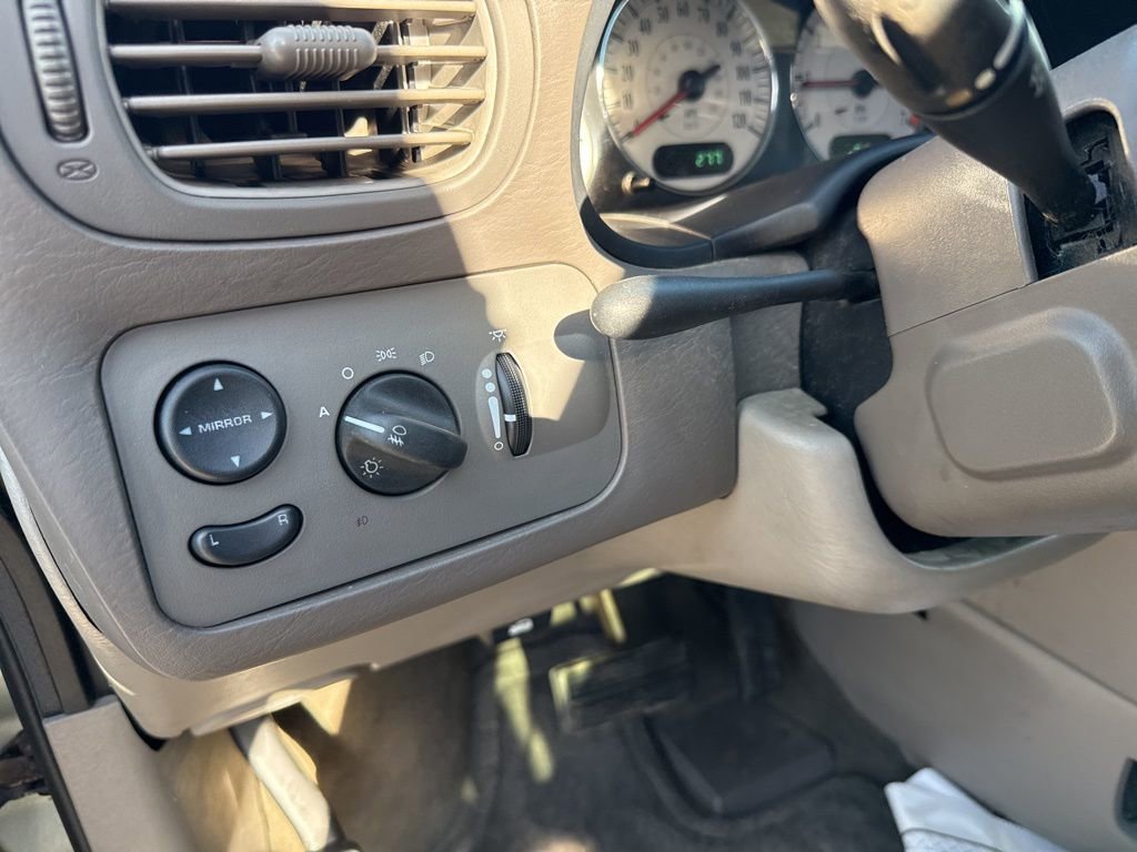 Used 2003 Chrysler Town & Country Limited AWD/4WD image 18