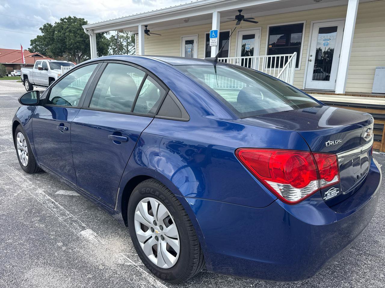 Used 2013 Chevrolet Cruze LS FWD image 3