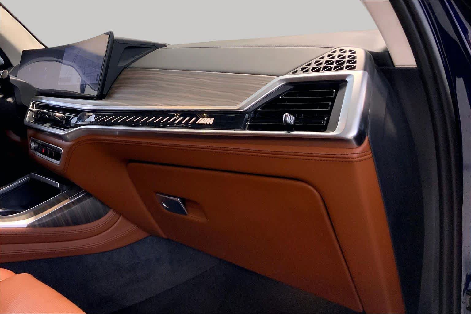 Used 2025 BMW X7 M60i AWD/4WD image 18