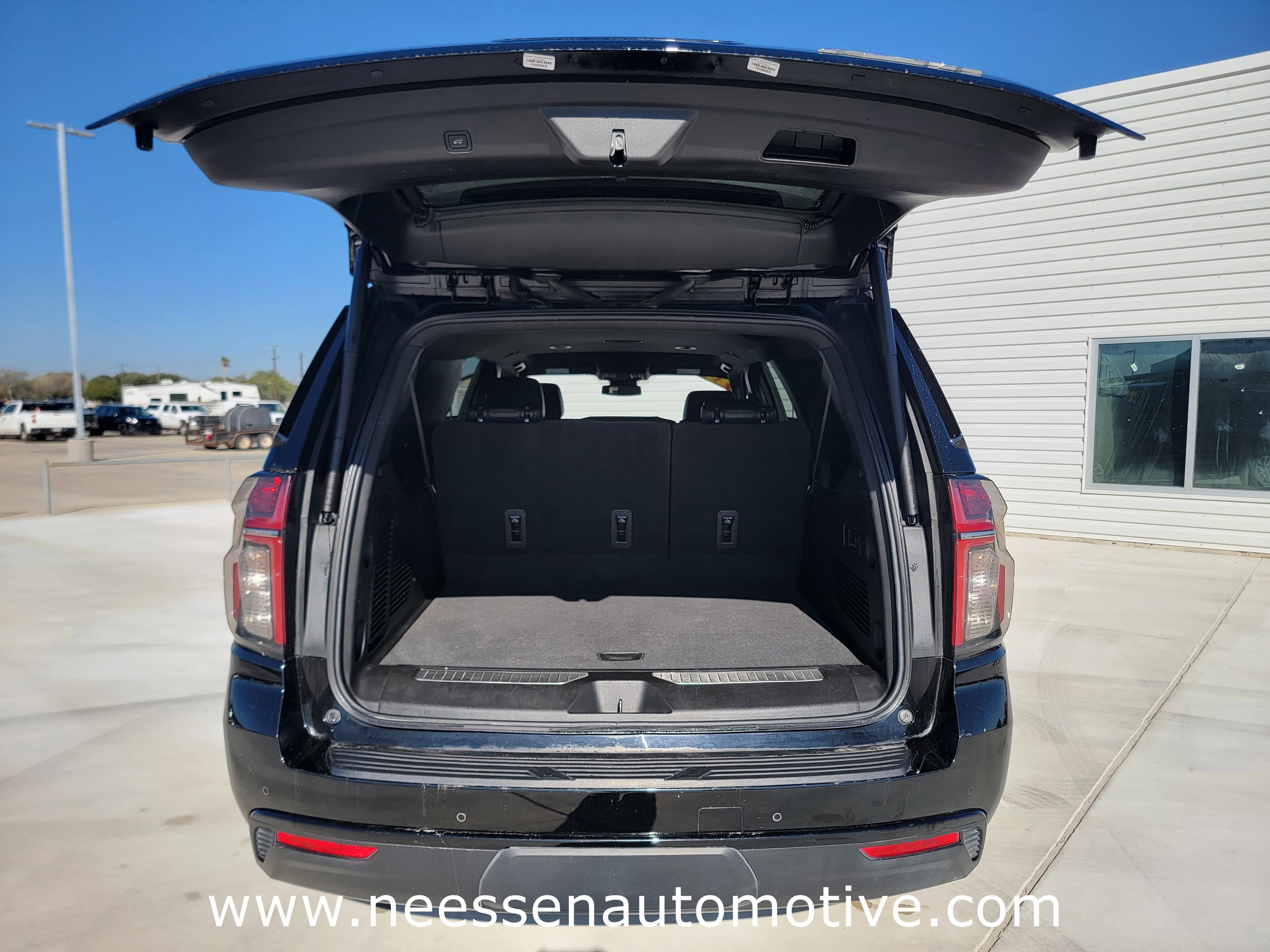 Used 2023 Chevrolet Suburban RST w/ Luxury Package image 31