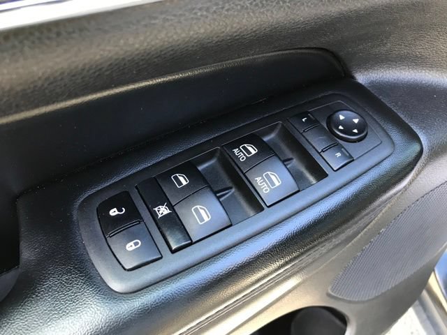 Used 2022 Jeep Grand Cherokee Limited w/ Technology Group AWD/4WD image 18