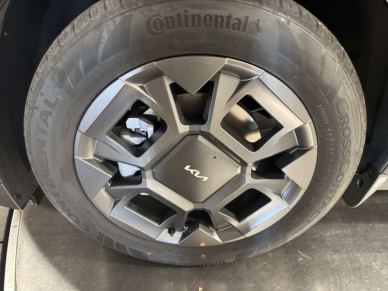 New 2026 Kia Carnival EX FWD image 10
