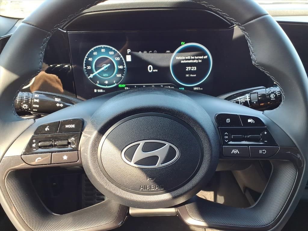 Used 2025 Hyundai Elantra SEL image 14