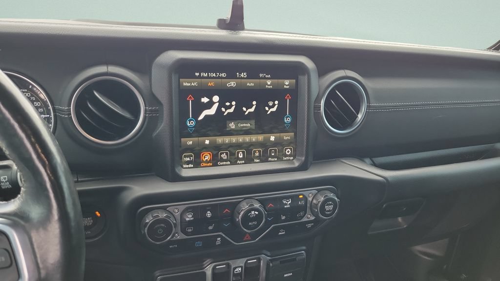 Used 2022 Jeep Wrangler Unlimited Sahara w/ Cold Weather Group AWD/4WD image 14
