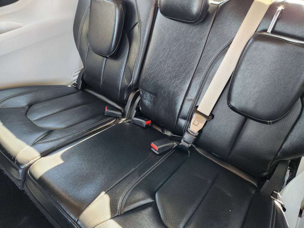 Used 2022 Chrysler Pacifica Touring-L image 10