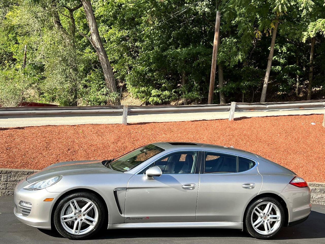 Used 2010 Porsche Panamera S RWD image 2