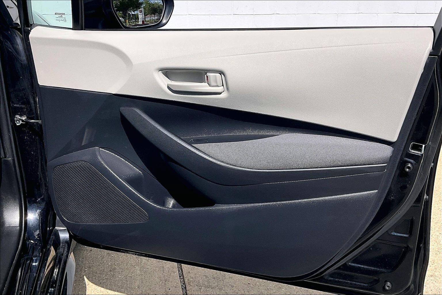 Used 2025 Toyota Corolla LE FWD image 28