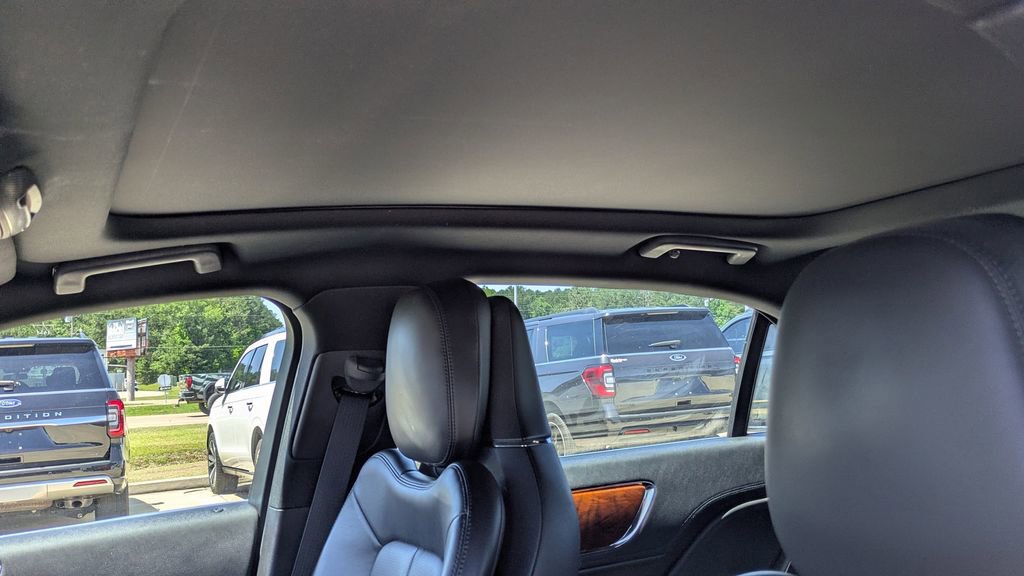 Used 2020 Lincoln Continental Reserve FWD image 5