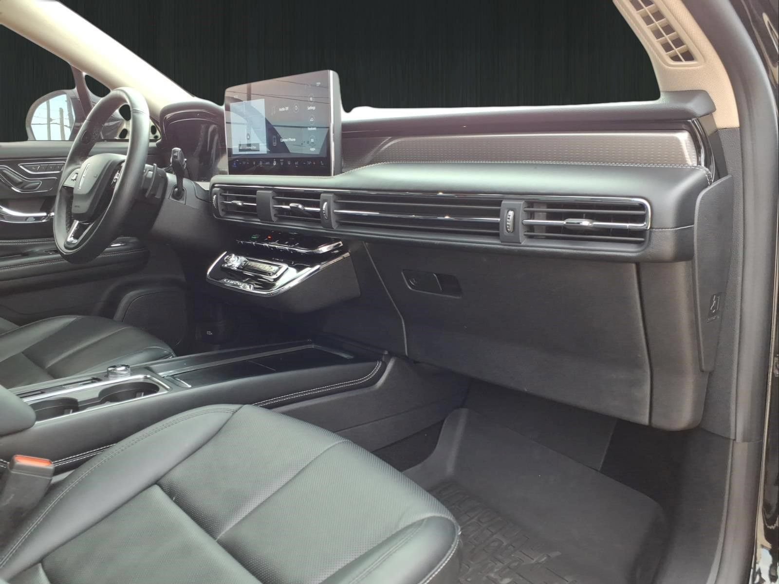 Used 2025 Lincoln Corsair Reserve AWD/4WD image 14