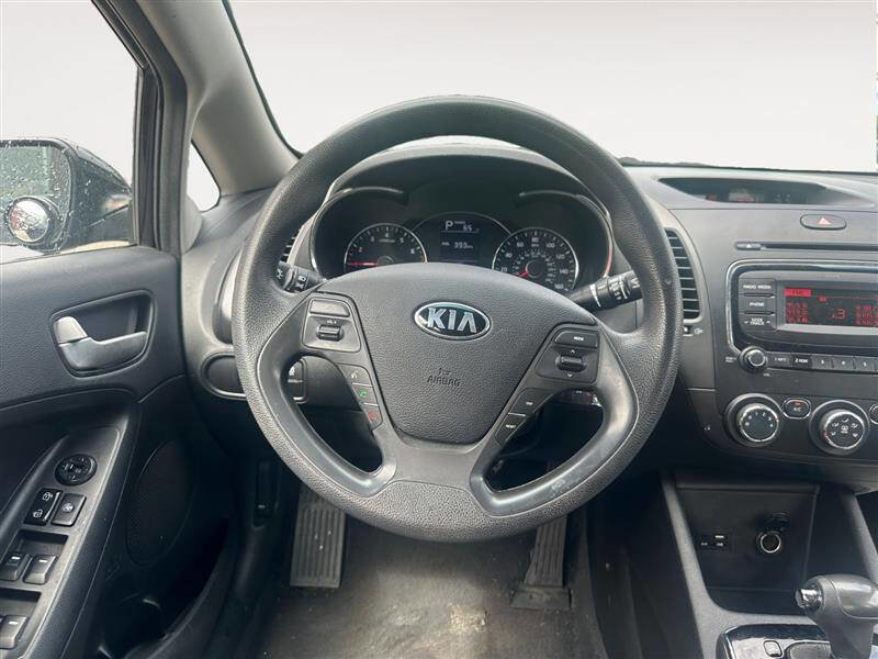Used 2017 Kia Forte LX image 12