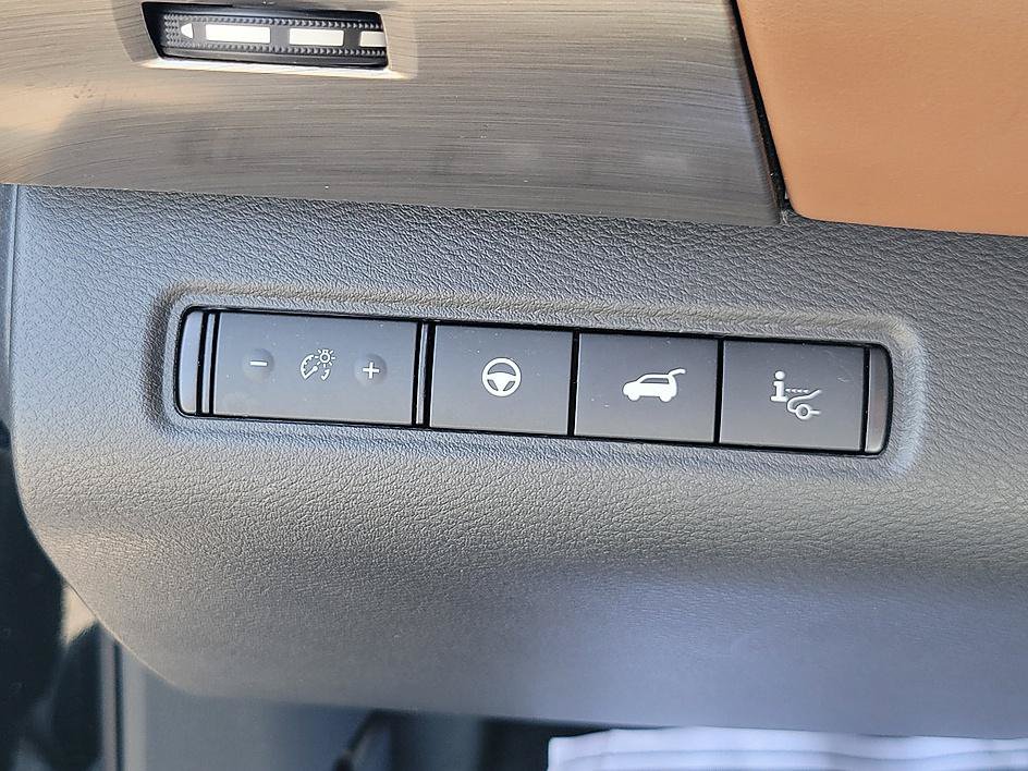 Used 2023 Nissan Pathfinder Platinum FWD image 24