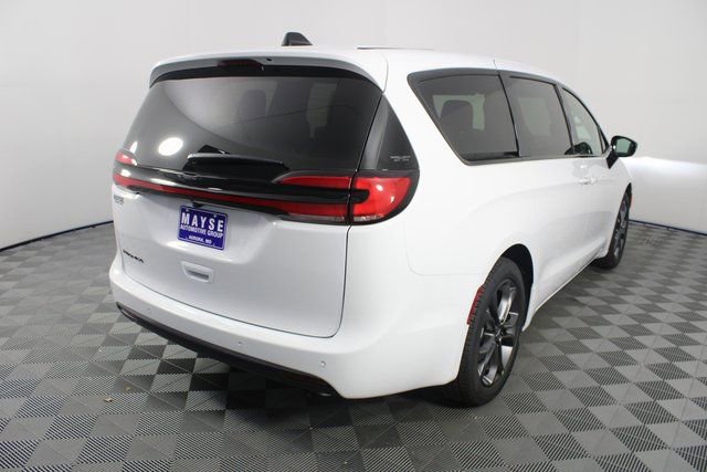 New 2026 Chrysler Pacifica Select image 27