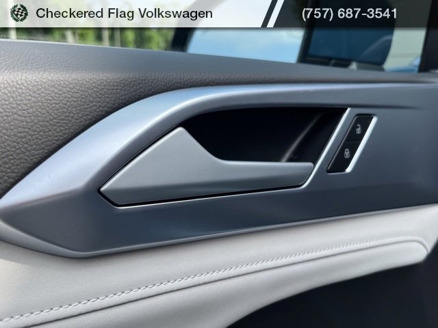 New 2025 Volkswagen Taos SE image 25