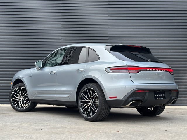 Certified 2025 Porsche Macan image 3