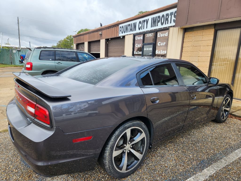 Used 2014 Dodge Charger R/T RWD image 2