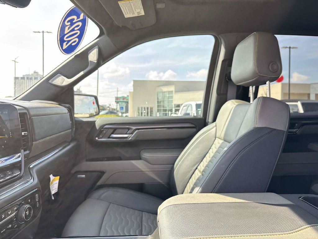 Used 2025 Chevrolet Silverado 1500 ZR2 w/ Technology Package AWD/4WD image 15