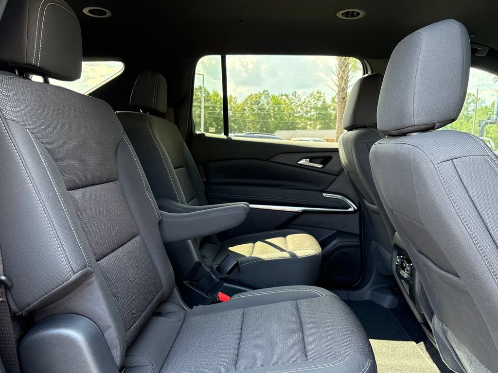 Used 2025 Chevrolet Traverse LT w/ Driver Confidence Package FWD image 36