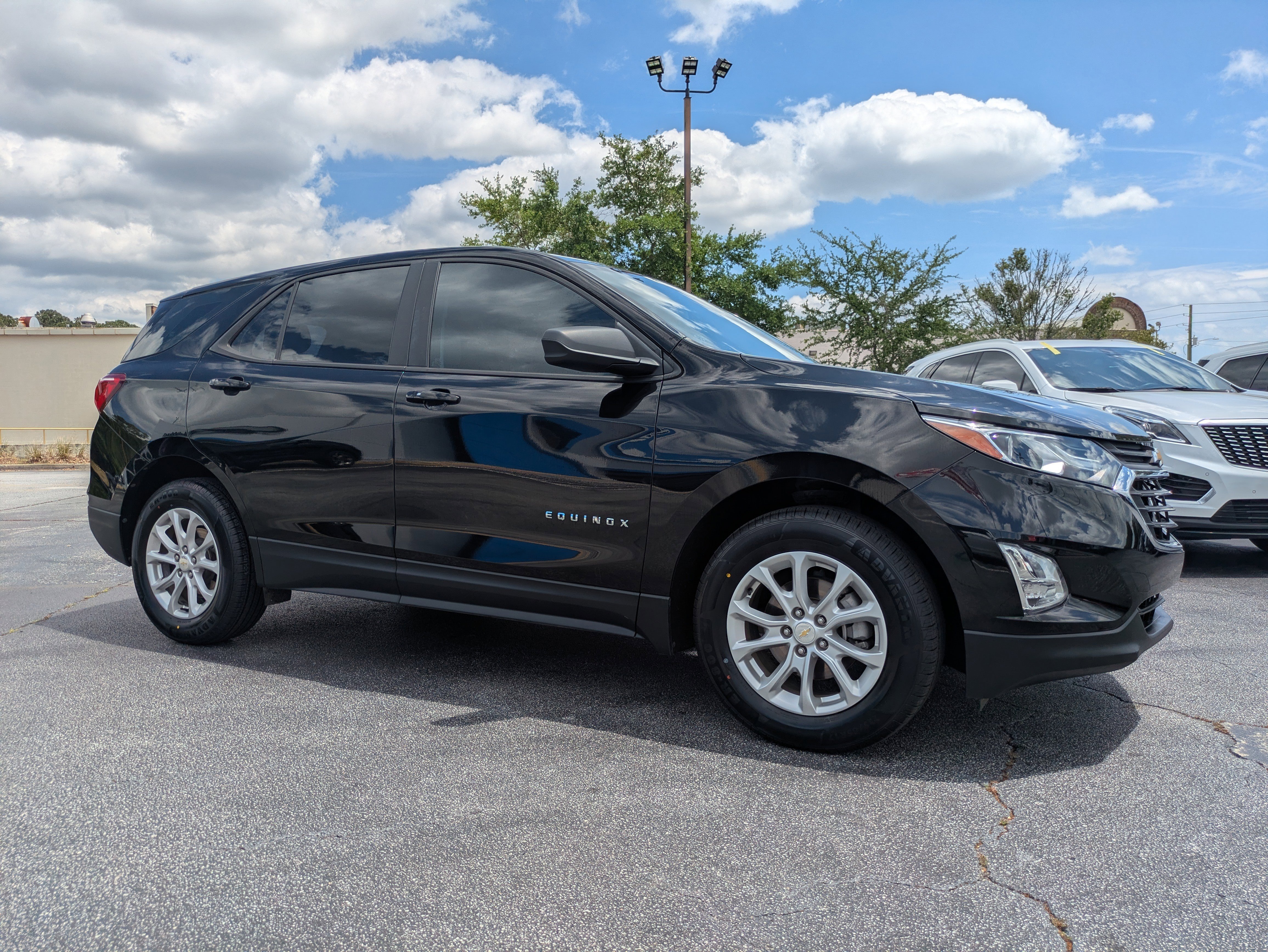 Used 2021 Chevrolet Equinox LS FWD image 3