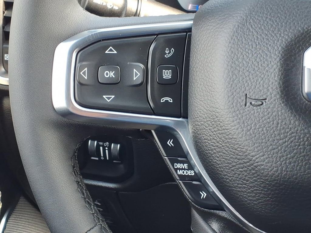 Used 2025 RAM 1500 Laramie AWD/4WD image 11