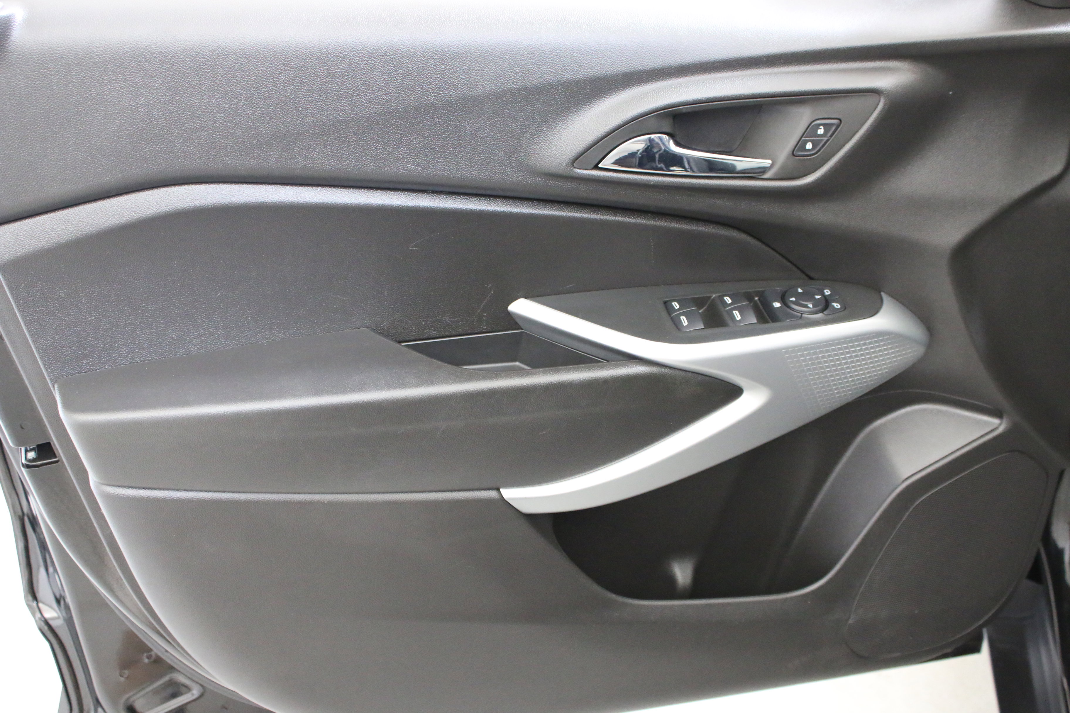 Used 2024 Chevrolet Trax LS FWD image 22