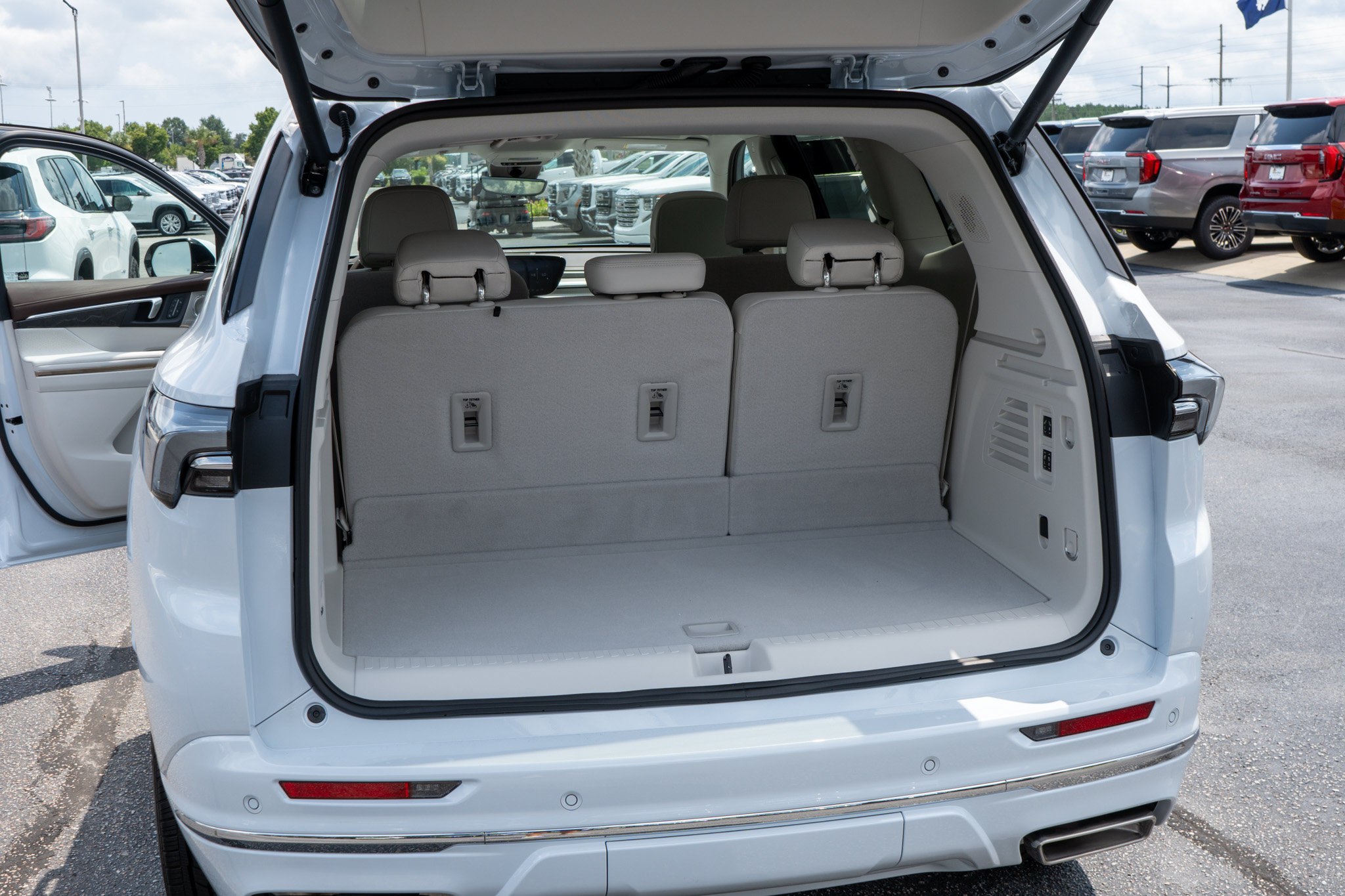 New 2026 Buick Enclave Avenir w/ Super Cruise Package FWD image 33