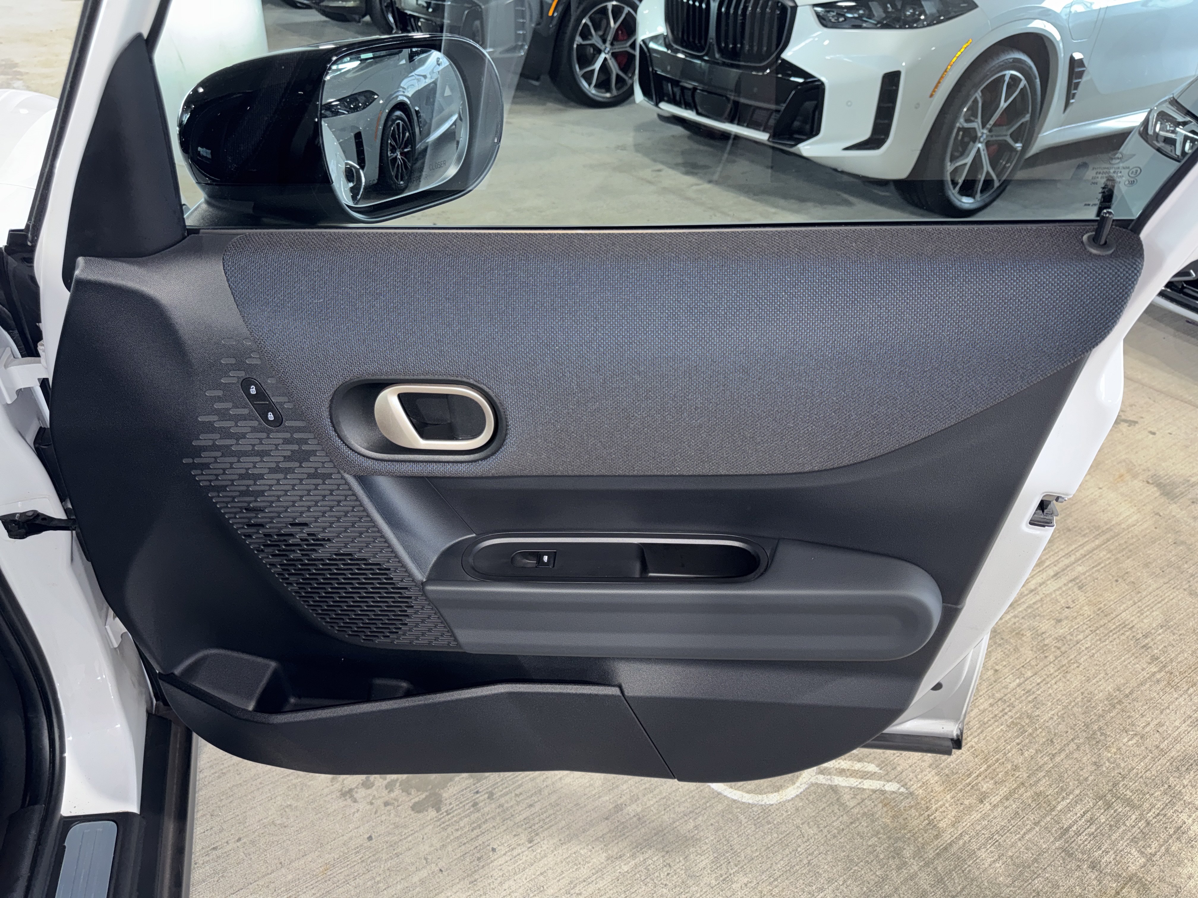 Used 2025 MINI Cooper 4-Door Hardtop FWD image 9