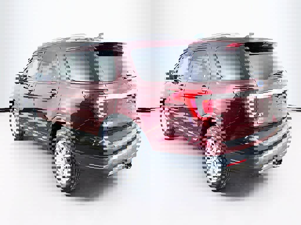 Used 2019 Ford Explorer XLT image 4