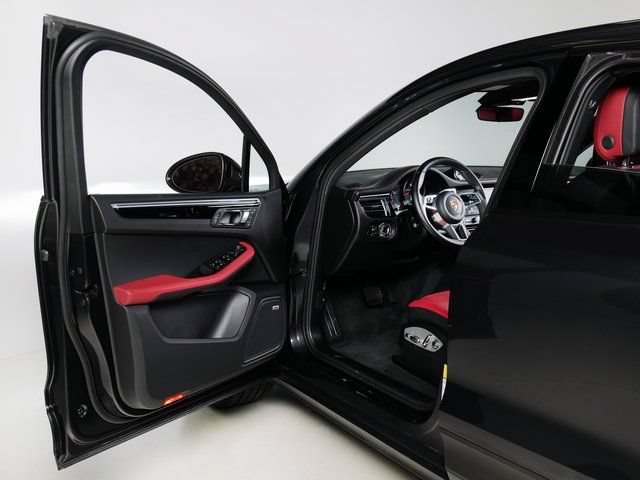 Certified 2020 Porsche Macan AWD/4WD image 30