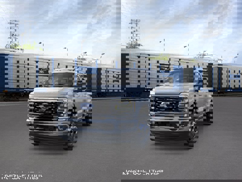 New 2026 Ford F350 4x4 Crew Cab DRW Super Duty image 2