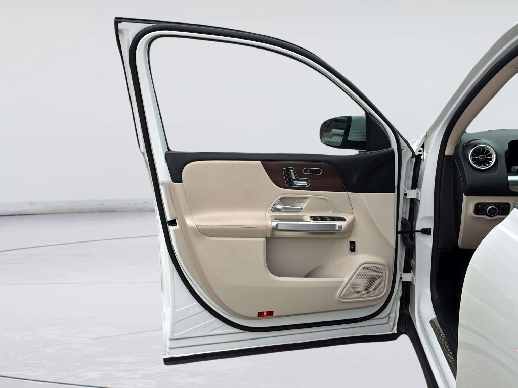 Used 2023 Mercedes-Benz GLB 250 image 9