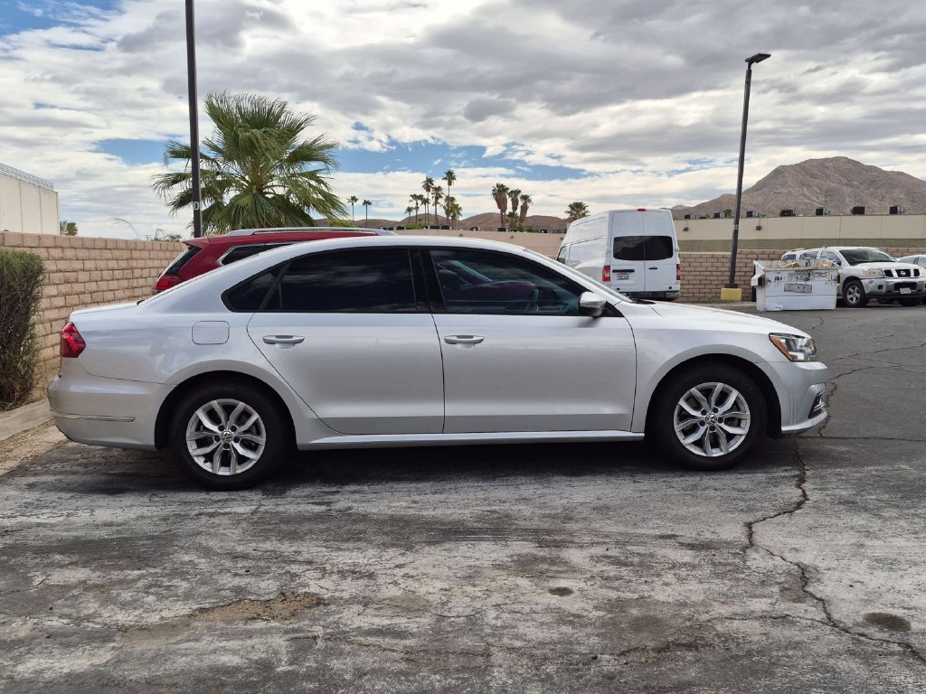 Used 2018 Volkswagen Passat 2.0T S FWD image 2