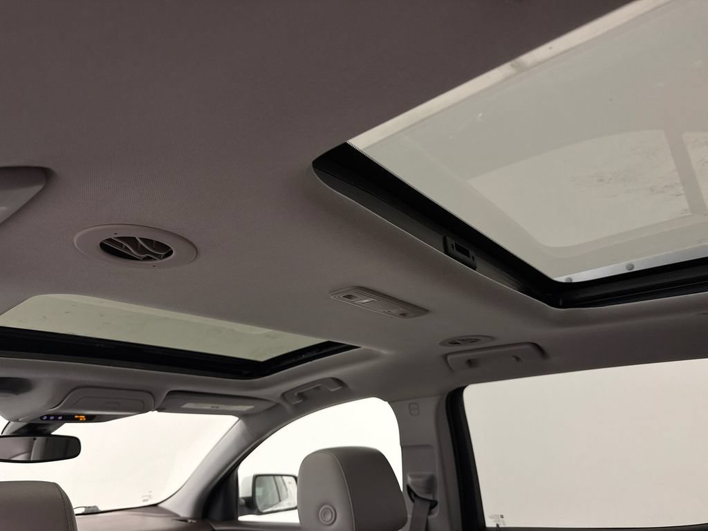 Used 2021 GMC Acadia SLT w/ Premium Package FWD image 12