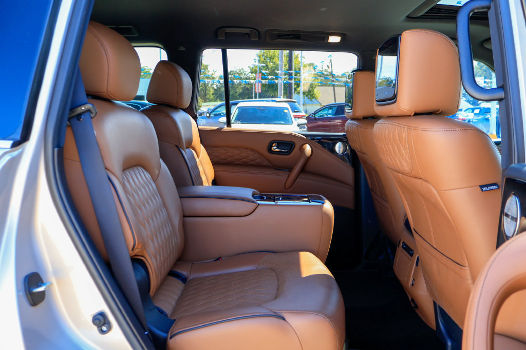 Used 2023 INFINITI QX80 Sensory w/ Cargo Package AWD/4WD image 9