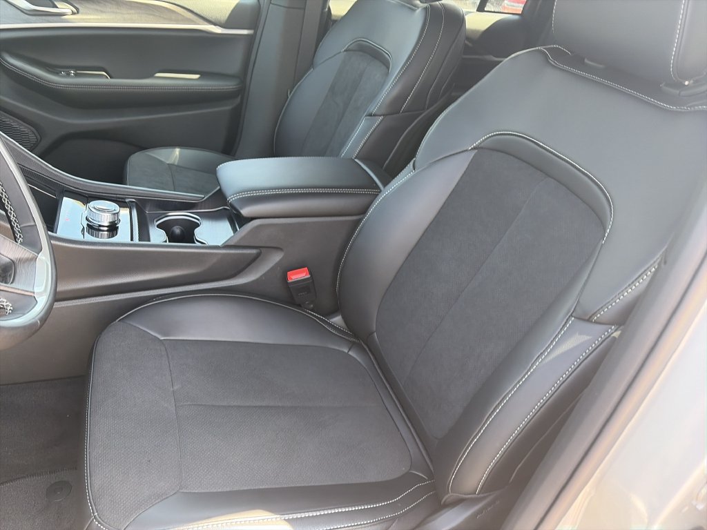New 2026 Jeep Grand Cherokee Altitude RWD image 10