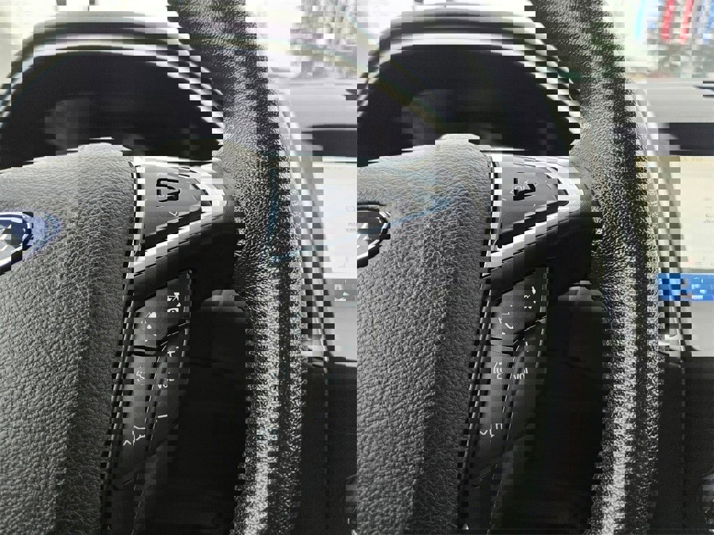 Used 2020 Ford Edge SEL image 18