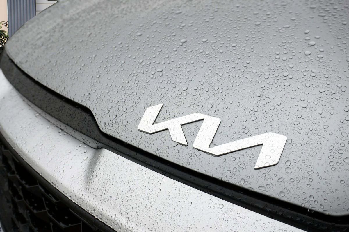 Used 2025 Kia Sportage LX image 10